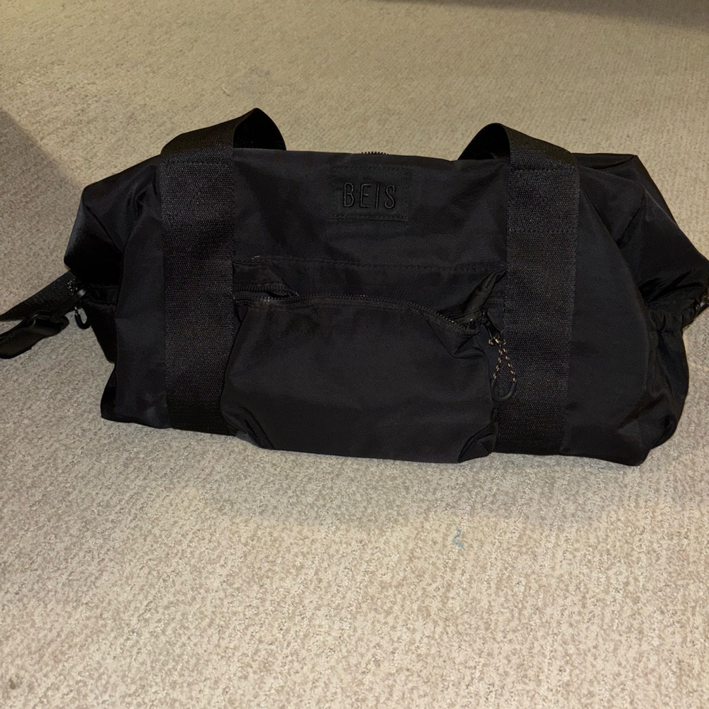 BEIS Black Travel Bag Durable and Stylish